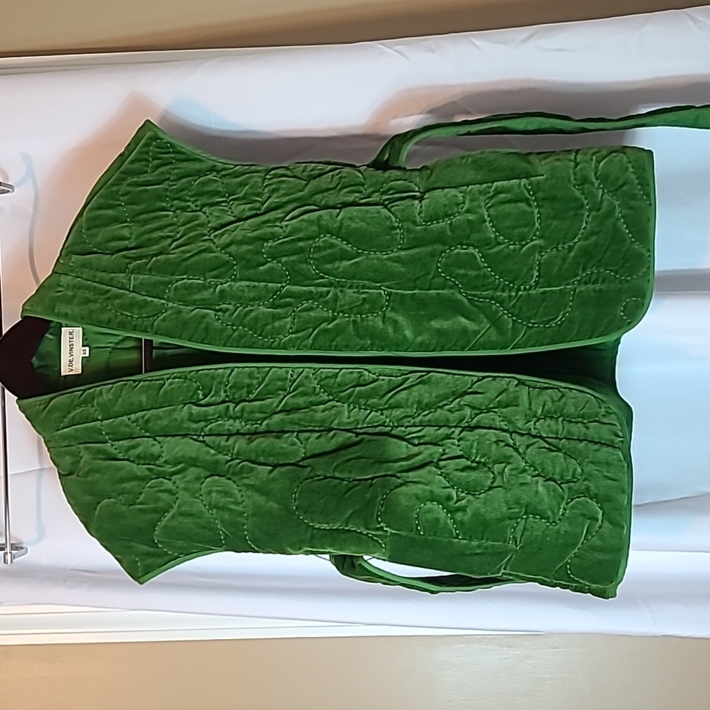V.DE.Vinster Green Velvet Quilted Sleeveless Kimono